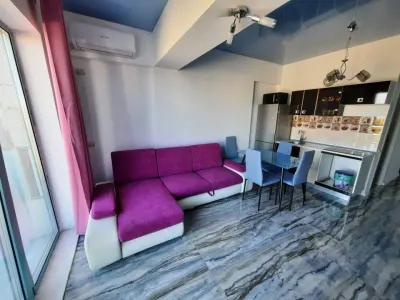 Studio in prima linie 32 mp  Et. 5/6  An 2000  Mamamia Zev Mediteraneo - Mamaia-Sat