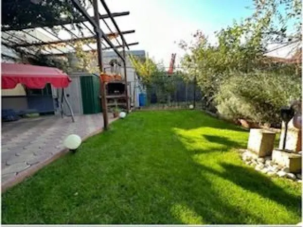 Casă 3 camere București - poza 1