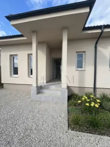 Duplex parter - 2 dormitoare - 2 bai - finalizat - Mosnita Noua