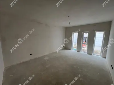 De vanzare apartament cu 3 camere decomandate 2 balcoane si loc parcare etaj 1 zona Shopping City Selimbar - Sibiu