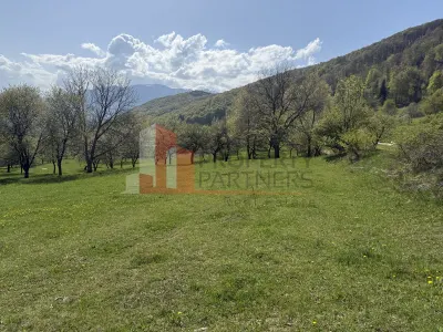 Terenuri Bran - Predelut  Priveliște către Bucegi și Postăvaru - Bran