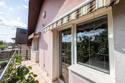 Vilă cu 6 camere în zona rezidențială - Poltura - Arad