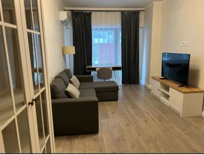 Vand apartament cu 2 camere si loc parcare Royal Town - Iasi