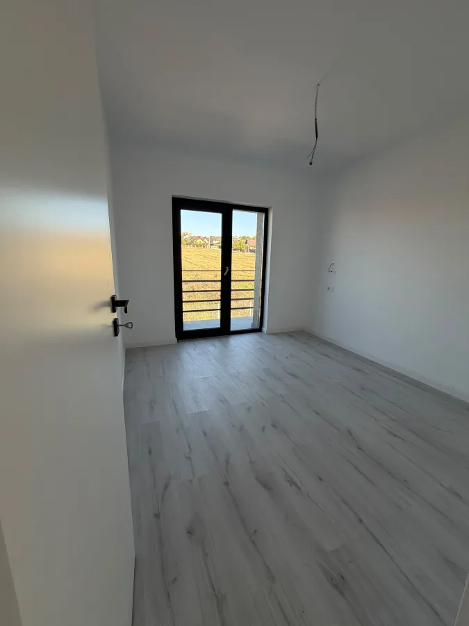 Casă 5 camere Miroslava - poza 12