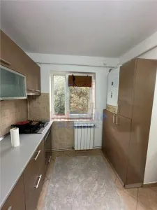 Apartament cu 3 camere de vanzare in zona Podu Ros - Liceul Cantemir - Iasi