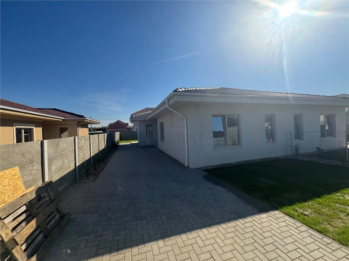Casă 3 camere Moșnița Nouă - poza 1