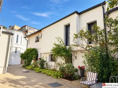 Casa individuala complet renovata, la un minut distanta de parc | Cismigiu - Bucuresti