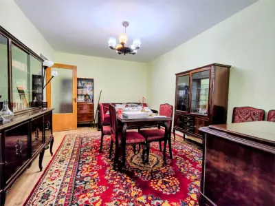 APARTAMENT 3 CAMERE - 2 BAI CU GEAM - 1980 - CENTRALA - Bucuresti