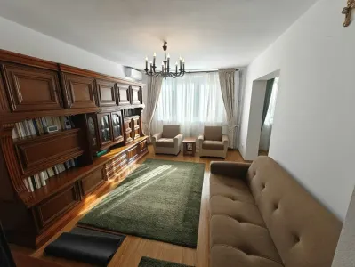 Inchiriez apartament 4 camere pe blvd. Dacia - Oradea