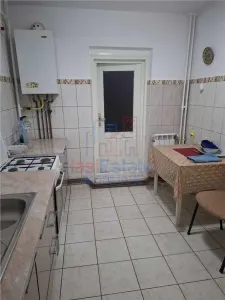 Apartament 3 camere Pacurari - etajul 1 cu centrala proprie - Iasi