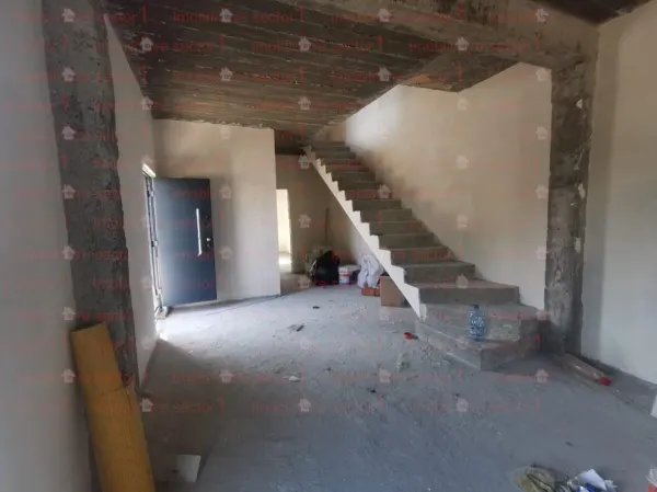 Casă 4 camere Ostratu - poza 3