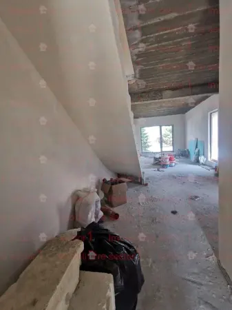 Casă 4 camere Ostratu - poza 5