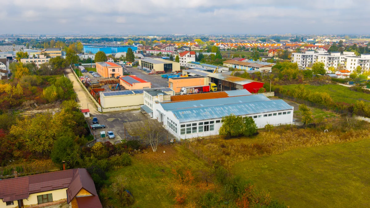 Hală de închiriat Brașov cu birouri, 240 kW și platformă betonată - Brasov