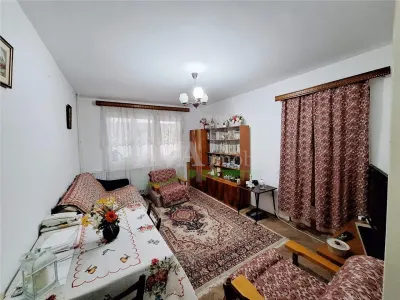 Apartament 3 camere semidecomandat, zona Banca Nationala - Bacau