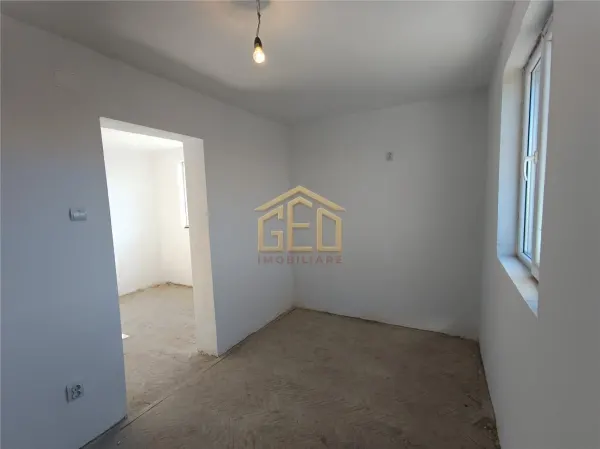 Apartament 3 camere Moldova Noua - poza 2