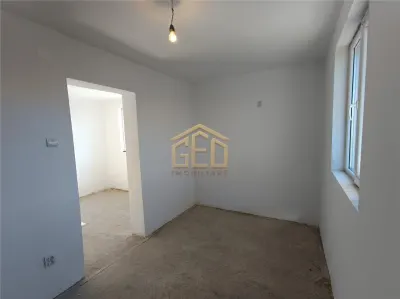 Apartament 3 camere Moldova Noua - poza 2