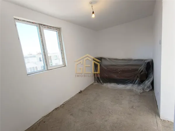 Apartament 3 camere Moldova Noua - poza 3