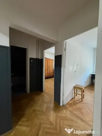 Inchiriez apartament cu 3 camere situat in cartierul Manastur,str.Izlazului - Cluj-Napoca