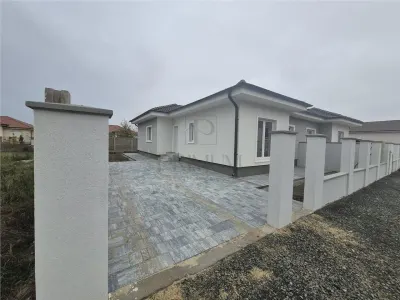 Casă 4 camere Moșnița Nouă - poza 1