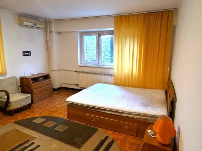 Garsonieră Bloc Monolit Splaiul Unirii Între Camera Comerț și Metrou Timpuri Noi - Bucuresti
