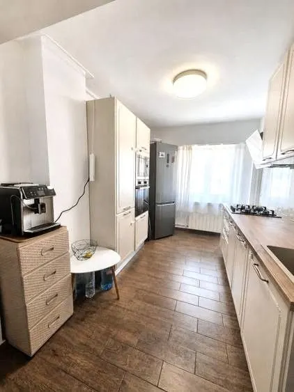 Apartament 3 camere București - poza 1