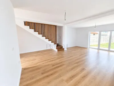 Casă 4 camere Moșnița Nouă - poza 3