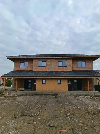 Casă 8 camere Giarmata-Vii - poza 1
