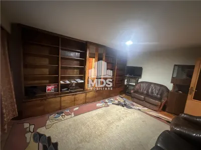 Decomandat la etajul 1 cu 2 bai si 2 balcoane - Timisoara