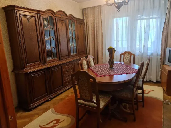 Apartament 4 camere Botoșani - poza 1