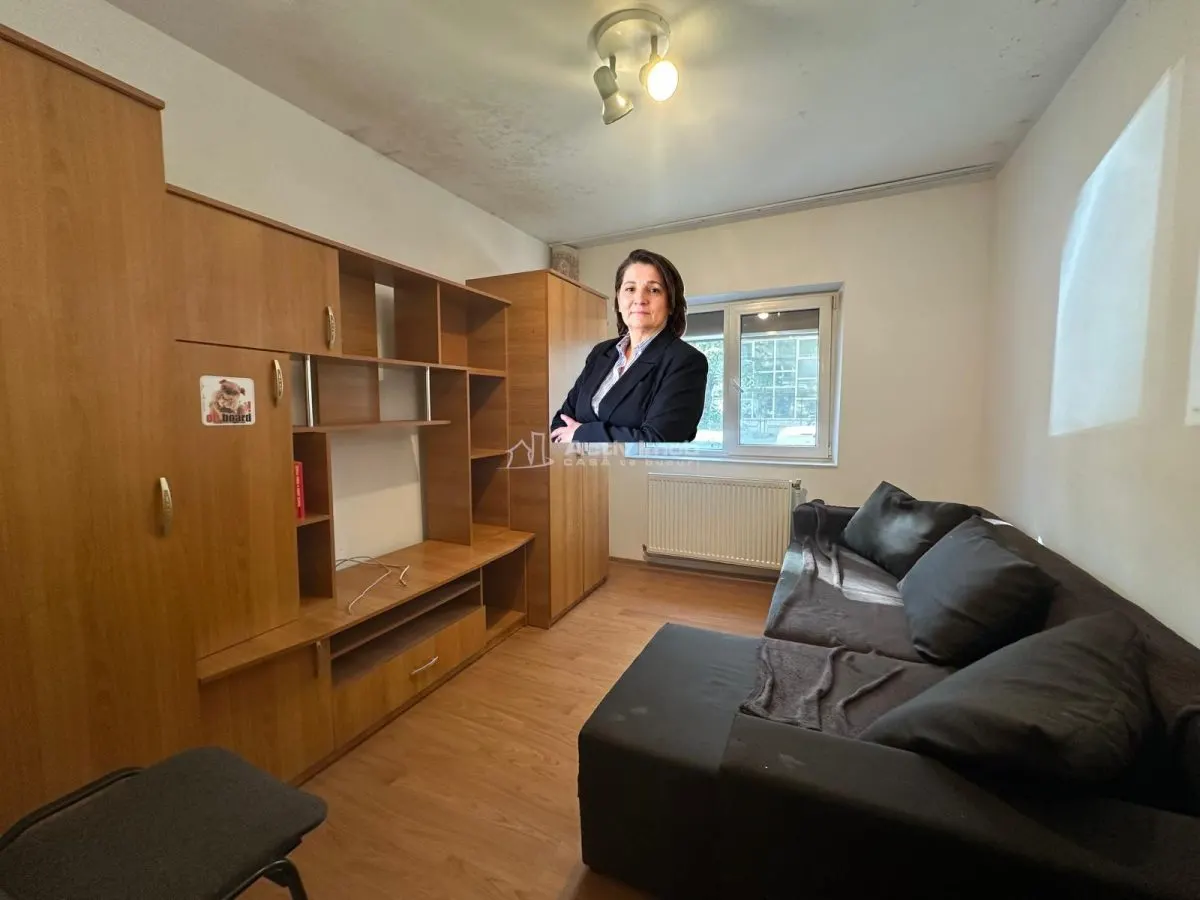 Apartament 3 camere Reșița - poza 1