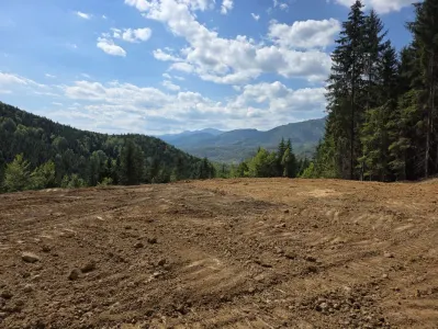 Teren de vanzare in Lupeni, aproape de statiunea Straja - Lupeni