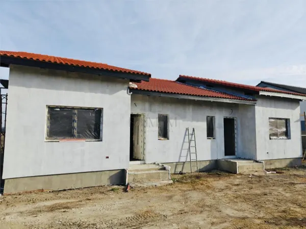 Casă 3 camere Moșnița Veche - poza 2
