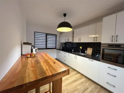 Apartament 3 camere | 90 mp | Etaj 1 | Centrala termica | Cu parcare - Suceava
