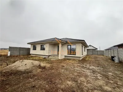 CASA LA STADIUL SEMI-FINISAT |  SANTANDREI |  500 MP TEREN - Santandrei