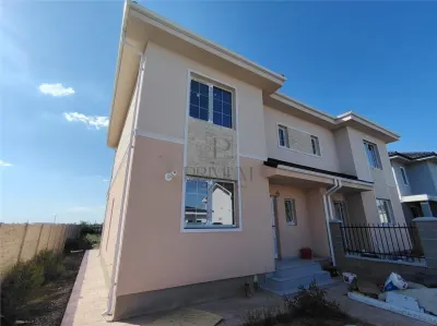 Duplex 4 camere - dormitor la parter - toate utilitatile - teren generos - Mosnita Veche
