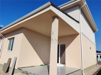 Casă 4 camere Moșnița Veche - poza 2