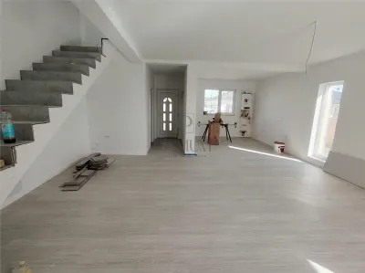 Casă 4 camere Moșnița Veche - poza 4