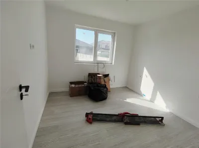 Casă 4 camere Moșnița Veche - poza 7