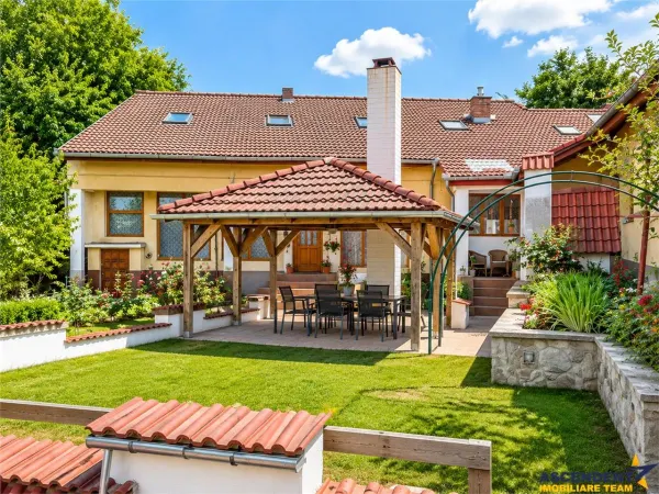 Casă 9 camere Sfântu Gheorghe - poza 1