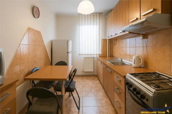 Apartament 3 camere Ghimbav - poza 2