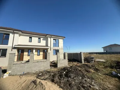 DUPLEX DE VANZARE IN MOSNITA NOUA - Mosnita Noua