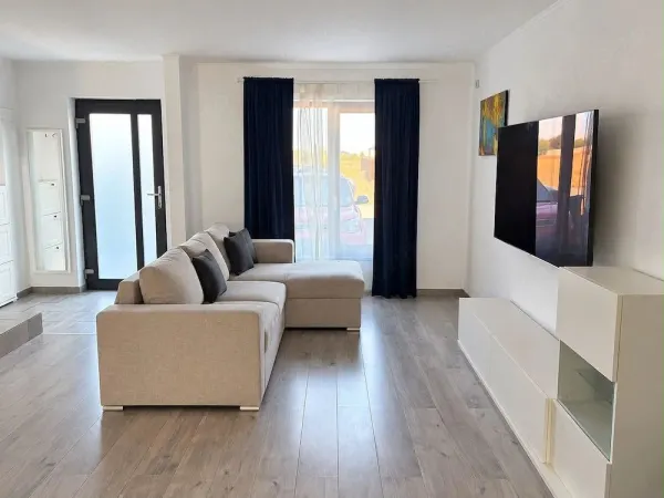 Casă 3 camere Moșnița Veche - poza 1