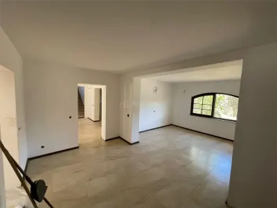 Casă 9 camere Petrești - poza 4