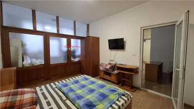 Inchiriez apartament 2 camere, parter, mobilat si utilat, Piata Moldovei - Focsani