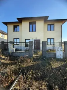 Duplex intreg de vanzare, compartimentat in 4 apartamente – ideal investitie! - Mosnita Noua