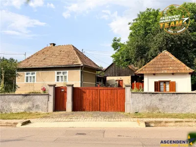 Casa cu teren de 1.315 mp, bucatarie de vara renovata, acces din doua strazi, Cernat, jud. Covasna - Cernat
