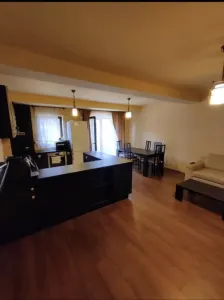 Apartament 3 camere si garaj individual - Floresti