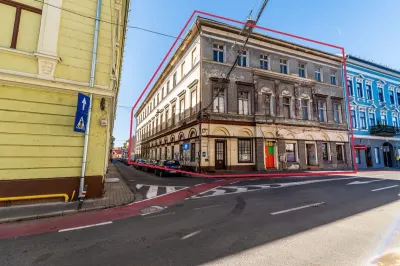 Imobil istoric de mari dimensiuni, în Piața Avram Iancu - Arad