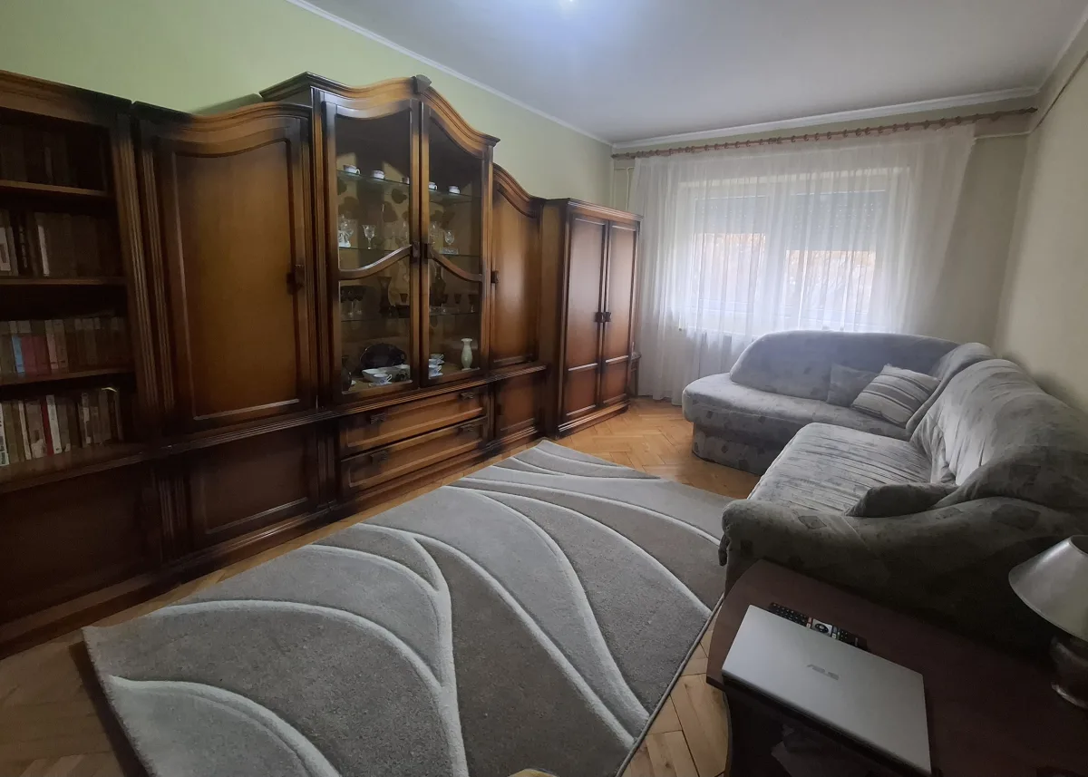 De vanzare apartament cu 3 camere decomandate, zona Decebal-Dacia - Oradea
