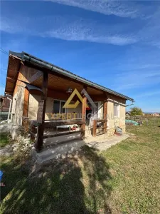 Casa batraneasca si teren 2186 mp in Satulung la drumul Principal - Satulung